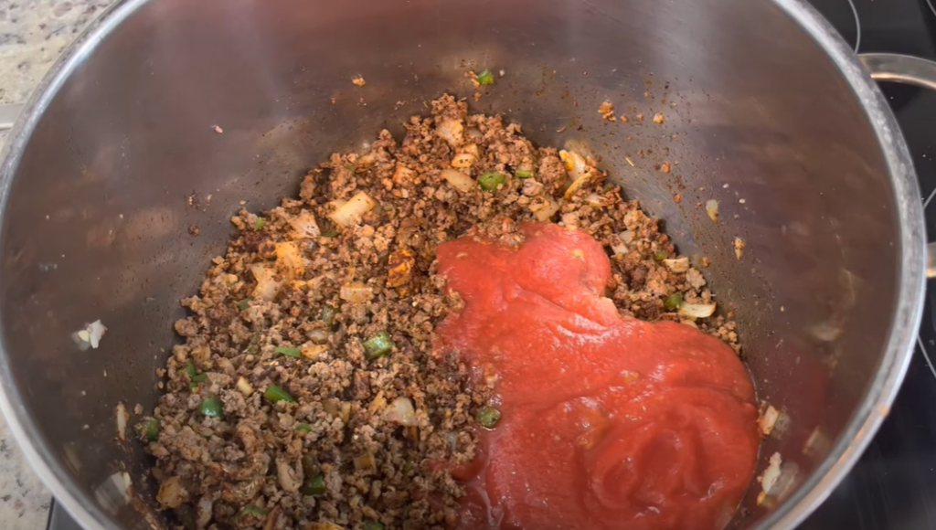 Adding tomato puree to beef