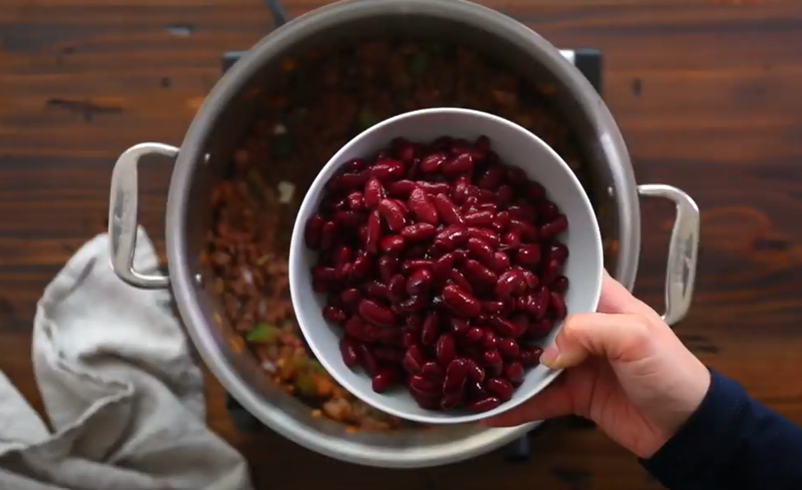 adding kidney beans to venison chili