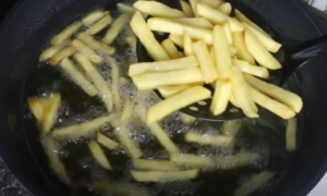 Chili Cheese Fries Recipe for Your Next Snack Time - Pro Kitchen Chef